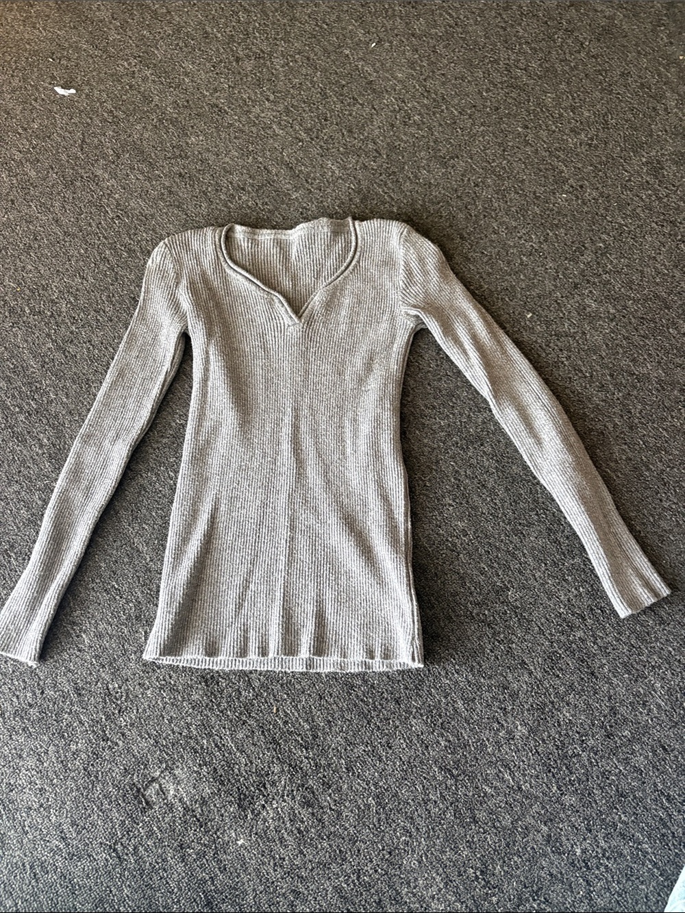 Ribbed Long-Sleeve V-Neck Knit Top - Gray
